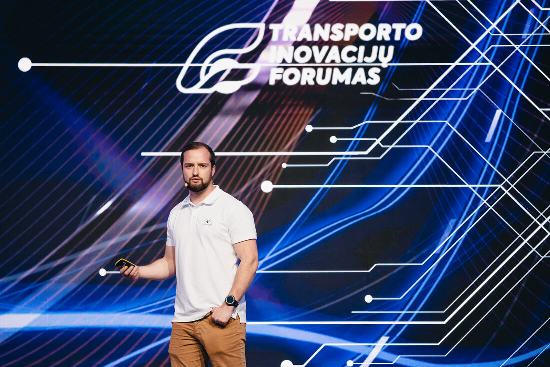 Tobias presenting at the Transport Innovation Forum, Vilnius 2021