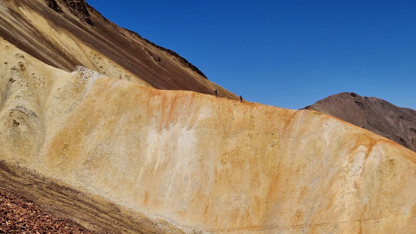 Sulfur-coloured volcanic ridge above the desert